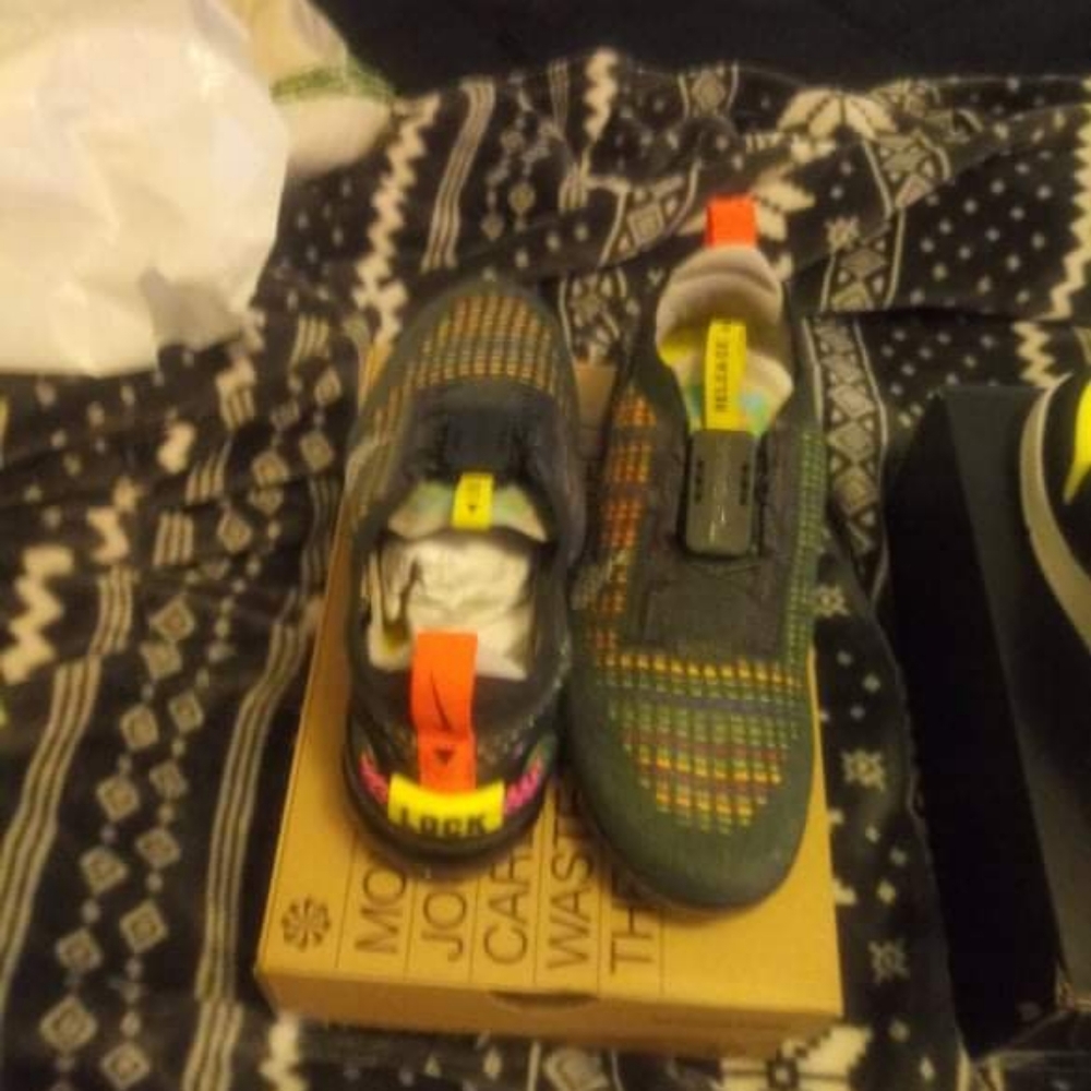 2021 vapormax size 7y